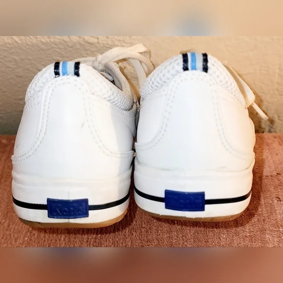 Keds White Leather Structured Low Top Tennis Shoes. These are classic shoes. 8.5 - Picture 5 of 13